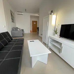 https://royal-suites-estepona.1costadelsol.com